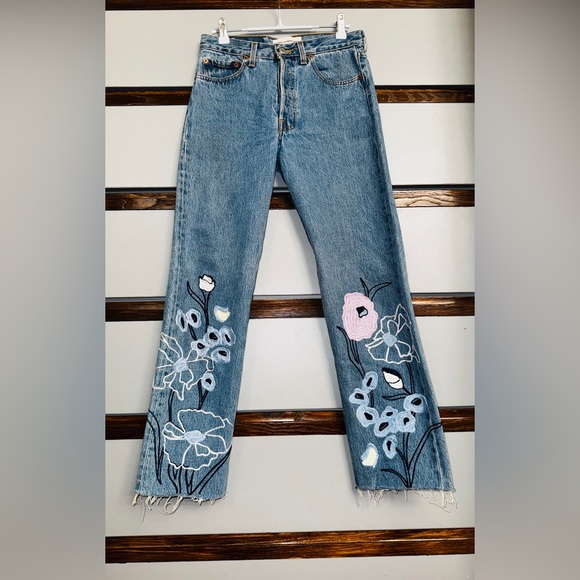 $548 Bliss And Mischief 💐 Wildflower Embroidered Cropped Jeans 🌸 Size 26 🌼 RARE - Picture 6 of 11